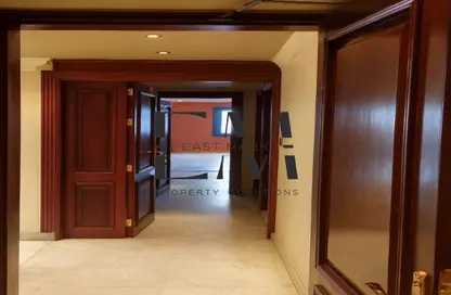 Apartment - 6 Bedrooms - 6 Bathrooms for sale in Cornish El Nile St. - Maadi - Hay El Maadi - Cairo