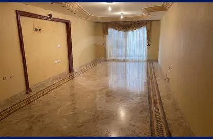 شقة - 3 غرف نوم - 3 حمامات للبيع في ميدان سموحة - سموحة - حي شرق - الاسكندرية