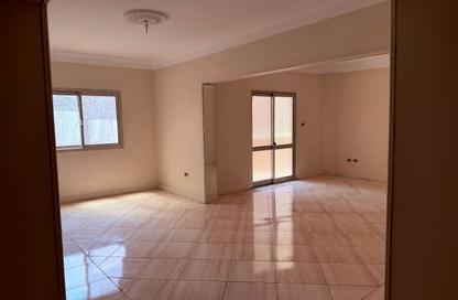 Office Space - Studio - 1 Bathroom for rent in Dr Hassan Al Sherif St. - 8th Zone - Nasr City - Cairo