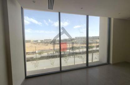مساحات مكتبية - استوديو - 2 حمامات للبيع في أو ويست - كمبوندات 6 أكتوبر - مدينة 6 أكتوبر - الجيزة