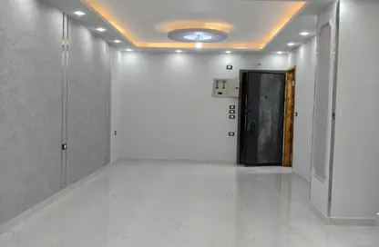 شقة - 2 غرف نوم - 2 حمامات للبيع في البوابة الرابعة - مينا - حدائق الاهرام - الجيزة