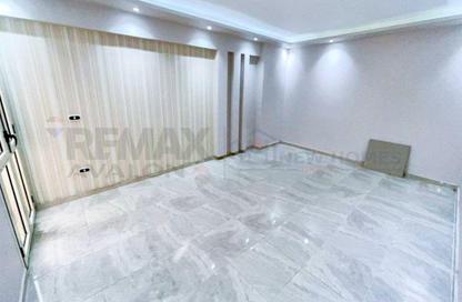 Apartment - 2 Bedrooms - 1 Bathroom for sale in Cleopatra - Hay Sharq - Alexandria