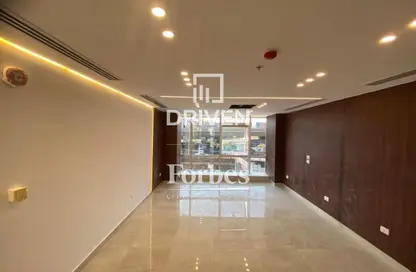 Office Space - 4 Bedrooms - 1 Bathroom for rent in Centrada Plaza - Juhayna Square - 6 October City - Giza