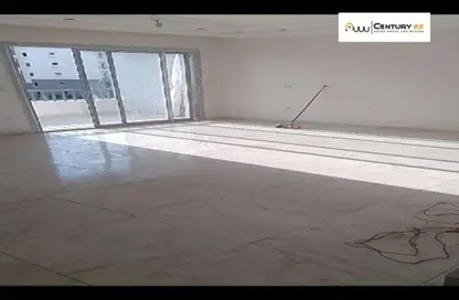 Apartment - 3 Bedrooms - 2 Bathrooms for rent in Hyde Park Central - The 6th Settlement - New Cairo City - Cairo