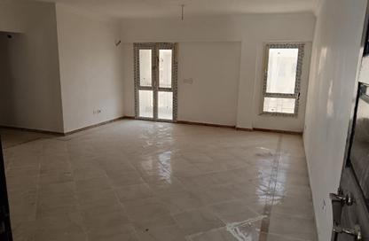Apartment - 3 Bedrooms - 1 Bathroom for sale in Al Shabab St. - The 3rd Settlement - New Cairo City - Cairo Apartment - 3 Bedrooms - 1 Bathroom for sale in Al Shabab St. - The 3rd Settlement - New Cairo City - Cairo