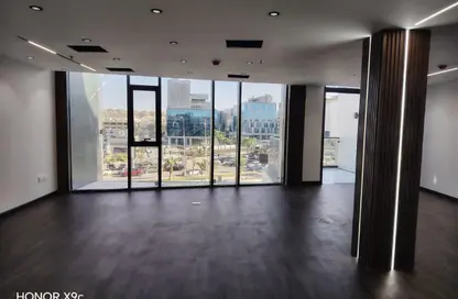 مساحات مكتبية - 3 غرف نوم للايجار في سنترال افينيو - الحي الثاني - الشيخ زايد - الجيزة