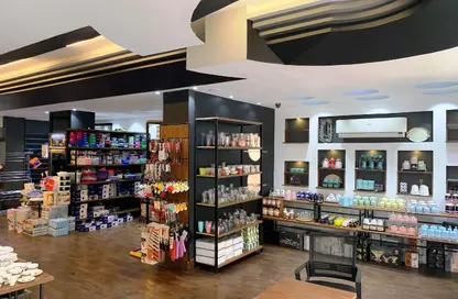 محل تجاري - استوديو - 1 حمام للبيع في شارع عبد السلام عارف - لوران - حي شرق - الاسكندرية