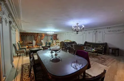 شقة - 4 غرف نوم - 3 حمامات للبيع في شارع سوريا - المهندسين - الجيزة