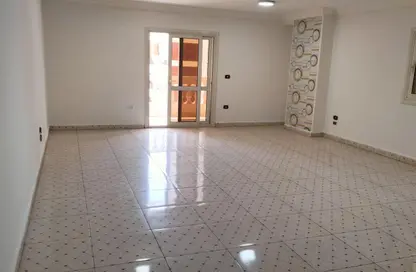 Apartment - 3 Bedrooms - 2 Bathrooms for rent in Al Sheikh Ahmed Elsawy St. - 6th Zone - Nasr City - Cairo