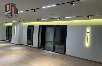 Apartment - 3 Bedrooms - 3 Bathrooms for sale in Eastown - 5th Settlement Compounds - The 5th Settlement - New Cairo City - Cairo