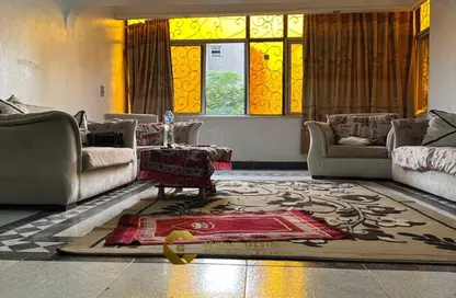 شقة - 3 غرف نوم - 1 حمام للبيع في شارع 10 - الحي الاول - الشيخ زايد - الجيزة