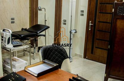 عيادة - استوديو - 2 حمامات للايجار في شارع سوريا - المهندسين - الجيزة