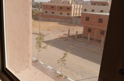 شقة - 3 غرف نوم - 1 حمام للبيع في المجاورة الخامسة - الحي الثالث غرب - مدينة الشروق - القاهرة