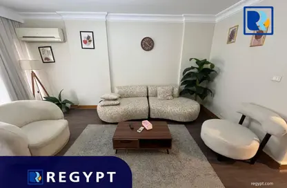 شقة - 3 غرف نوم - 2 حمامات للايجار في شارع محمد مظهر - الزمالك - القاهرة