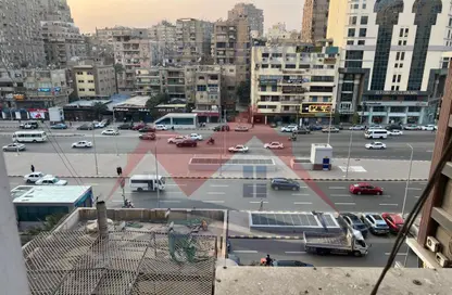 Apartment - 5 Bedrooms - 3 Bathrooms for sale in Gameat Al Dewal Al Arabeya St. - Mohandessin - Giza