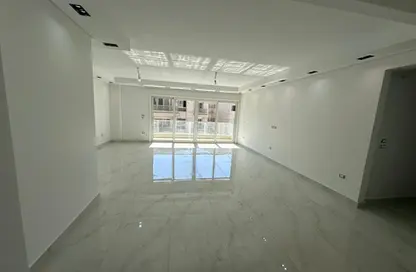 Apartment - 3 Bedrooms - 2 Bathrooms for sale in Mountain View iCity - 5th Settlement Compounds - The 5th Settlement - New Cairo City - Cairo