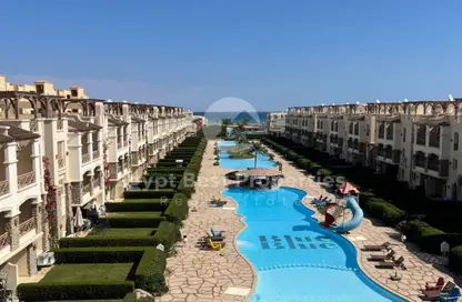 (بنتهاوس  (روف - 3 غرف نوم - 2 حمامات للبيع في بلو بلو - العين السخنة - السويس