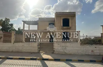 Villa - 4 Bedrooms - 5 Bathrooms for sale in Al Shorouk 2000 - El Shorouk Compounds - Shorouk City - Cairo