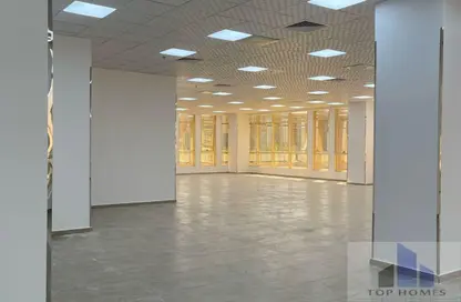 طابق كامل - استوديو - 4 حمامات للايجار في طريق السويس - مدينة القاهرة الجديدة - القاهرة