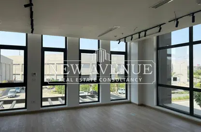 مساحات مكتبية - غرفة نوم - 1 حمام للبيع في ديستريكت 5 - كمبوندات التجمع الخامس - التجمع الخامس - مدينة القاهرة الجديدة - القاهرة