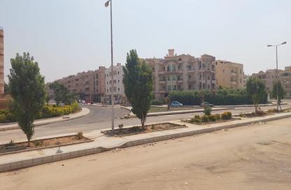 Apartment - 3 Bedrooms - 2 Bathrooms for sale in 4th Neighborhood - 5th Area - Shorouk City - Cairo