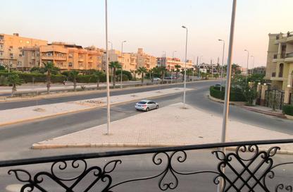 Apartment - 3 Bedrooms - 2 Bathrooms for sale in Green Residence 2 - 8th District - Sheikh Zayed City - Giza