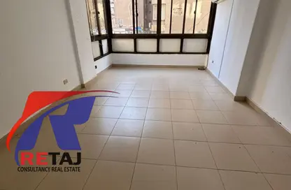 شقة - 3 غرف نوم - 1 حمام للايجار في شارع عمارات رابعه - ارض الجولف - مصر الجديدة - القاهرة