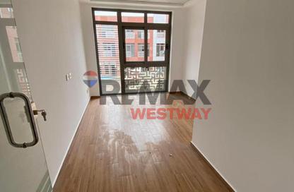 Office Space - Studio - 1 Bathroom for rent in The Courtyard - 12th District - Sheikh Zayed City - Giza