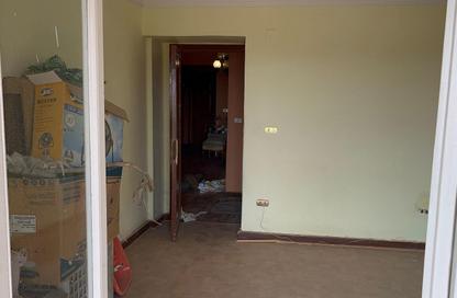 Apartment - 4 Bedrooms - 2 Bathrooms for sale in Dr Mahmoud Ibrahim St. - Al Hadiqah Al Dawliyah - 7th District - Nasr City - Cairo