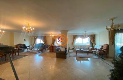 Apartment - 5 Bedrooms - 3 Bathrooms for sale in Zahraa El Maadi - Hay El Maadi - Cairo