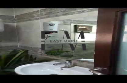 Apartment - 5 Bedrooms - 4 Bathrooms for sale in Service Road - Ganoob El Acadimia - New Cairo City - Cairo