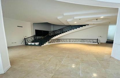 Villa - Studio - 3 Bathrooms for rent in Ganoob El Acadimia - New Cairo City - Cairo