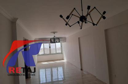 Apartment - 2 Bedrooms - 1 Bathroom for sale in Mohamed Metwally Al Shaarawy St. - 10th Zone - Nasr City - Cairo