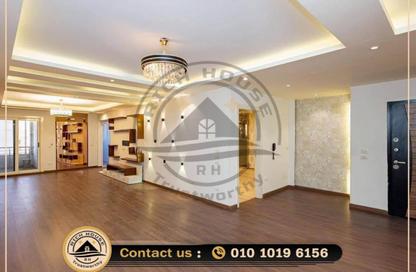 شقة - 3 غرف نوم - 3 حمامات للايجار في ميدان سانت - كفر عبده - رشدي - حي شرق - الاسكندرية