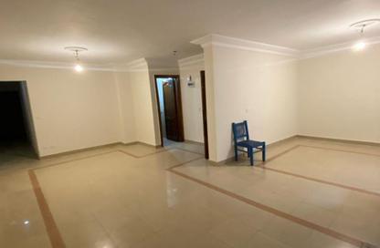 Apartment - 3 Bedrooms - 2 Bathrooms for rent in Mohamed Al Masry St. - Laurent - Hay Sharq - Alexandria