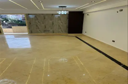 شقة - 3 غرف نوم - 2 حمامات للبيع في شارع شهاب - المهندسين - الجيزة