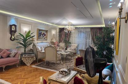 Apartment - 4 Bedrooms - 3 Bathrooms for sale in Ibrahim Nosseir St. - Laurent - Hay Sharq - Alexandria