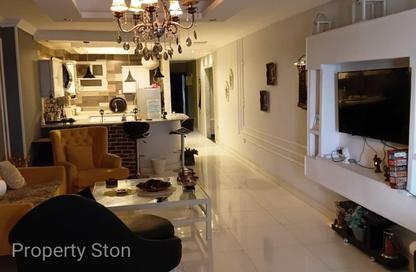 Apartment - 3 Bedrooms - 3 Bathrooms for sale in Cornish El Nile St. - Maadi - Hay El Maadi - Cairo