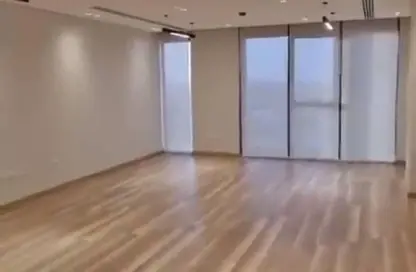 Office Space - 1 Bedroom for rent in Hyde Park Central - The 6th Settlement - New Cairo City - Cairo
