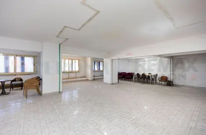 محل تجاري - 2 غرف نوم - 1 حمام للبيع في لوران - حي شرق - الاسكندرية