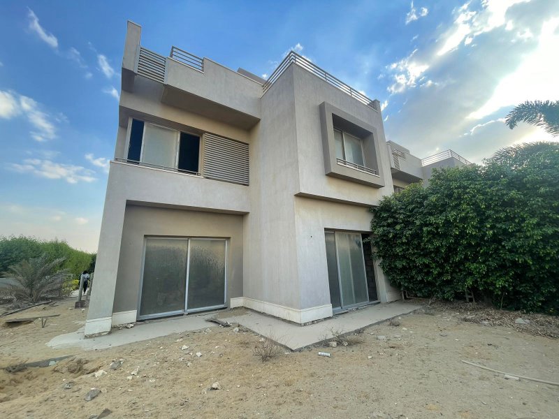 4BR Villa |Prime Location | Village Gardens Katameya
