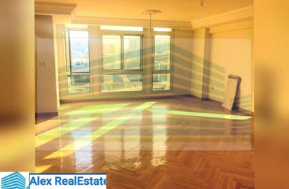 Apartment - 3 Bedrooms - 3 Bathrooms for rent in Smouha Square - Smouha - Hay Sharq - Alexandria