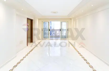 Apartment - 3 Bedrooms - 2 Bathrooms for sale in Smouha - Hay Sharq - Alexandria