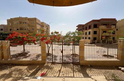 Whole Building - 7+ Bedrooms - 5 Bathrooms for sale in Al Shorouk Road - 1st Neighborhood - 8th District - Shorouk City - Cairo