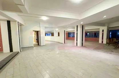 محل - استوديو - 1 حمام للايجار في سان ستيفانو - حي شرق - الاسكندرية