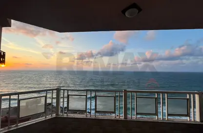 شقة - 4 غرف نوم - 4 حمامات للبيع في كامب شيزار - حي وسط - الاسكندرية