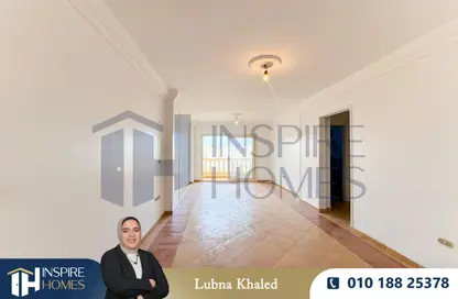 شقة - 2 غرف نوم - 1 حمام للايجار في شارع مدرسة الريادة - سموحة - حي شرق - الاسكندرية