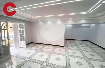 شقة - 3 غرف نوم - 1 حمام للبيع في طريق الجيش - كامب شيزار - حي وسط - الاسكندرية