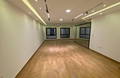 Office Space - Studio - 2 Bathrooms for rent in Rayhanah Plaza - Zahraa El Maadi - Hay El Maadi - Cairo