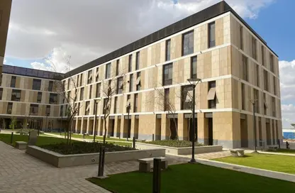 عيادة - 2 غرف نوم - 2 حمامات للبيع في طريق بيفرلي هيلز - الحي السابع عشر - الشيخ زايد - الجيزة